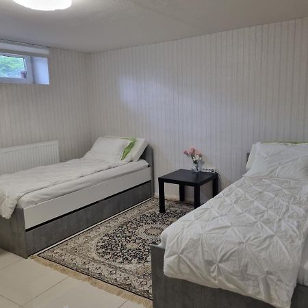 Appartement Moonlight - Trevlig Kallarlagenhet à Broby Extérieur photo