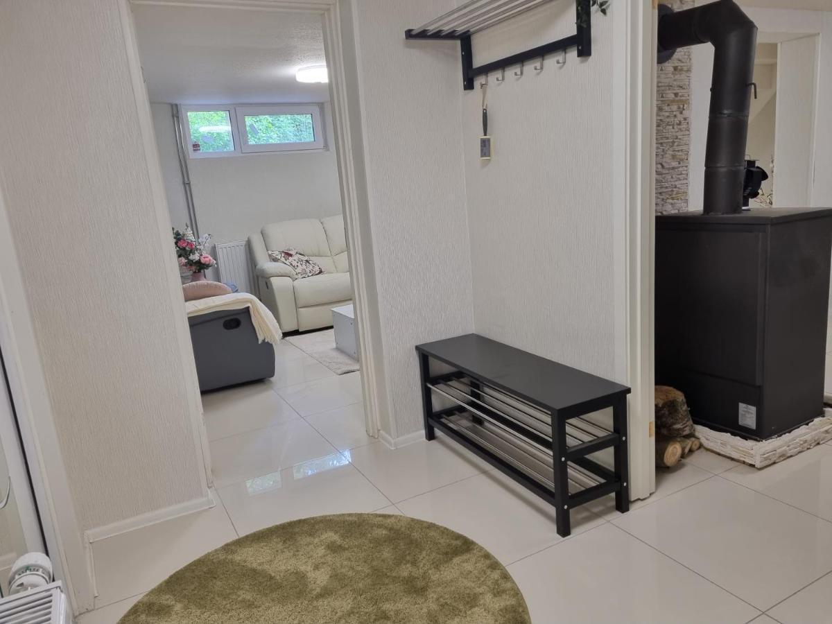 Appartement Moonlight - Trevlig Kallarlagenhet à Broby Extérieur photo