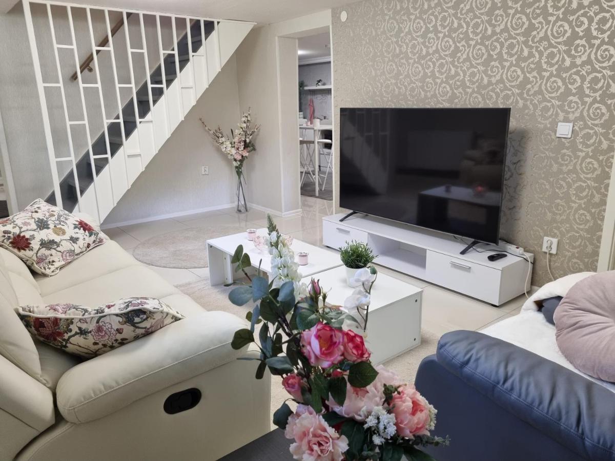 Appartement Moonlight - Trevlig Kallarlagenhet à Broby Extérieur photo