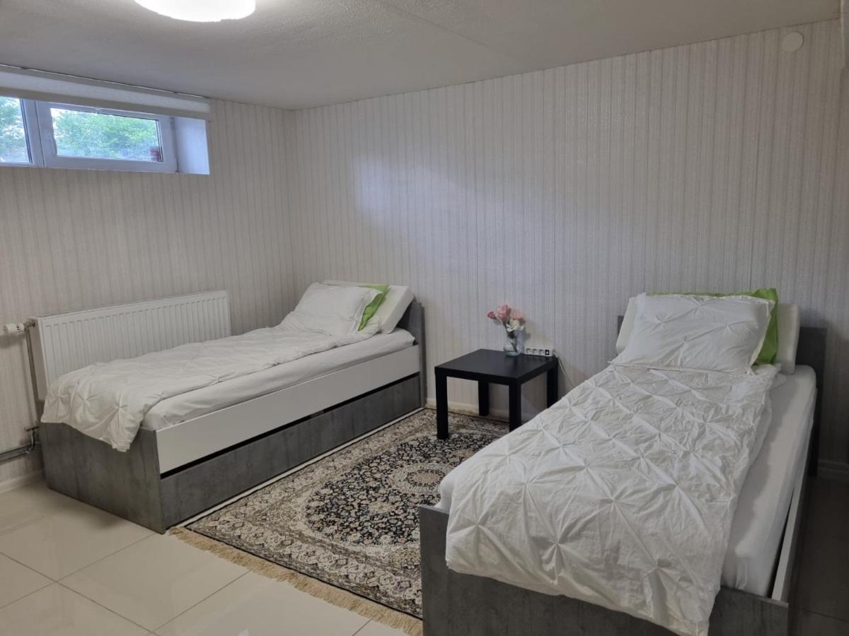 Appartement Moonlight - Trevlig Kallarlagenhet à Broby Extérieur photo
