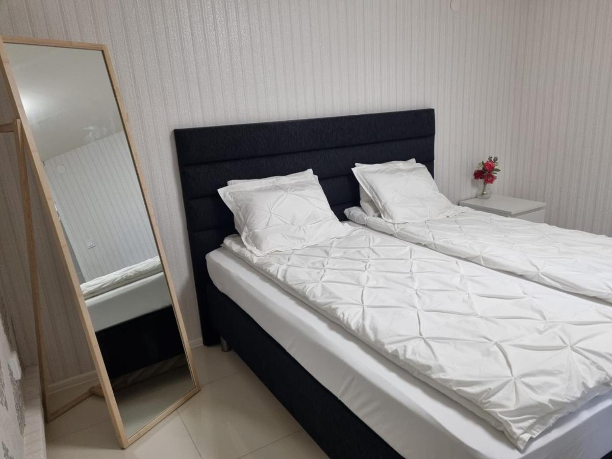 Appartement Moonlight - Trevlig Kallarlagenhet à Broby Extérieur photo