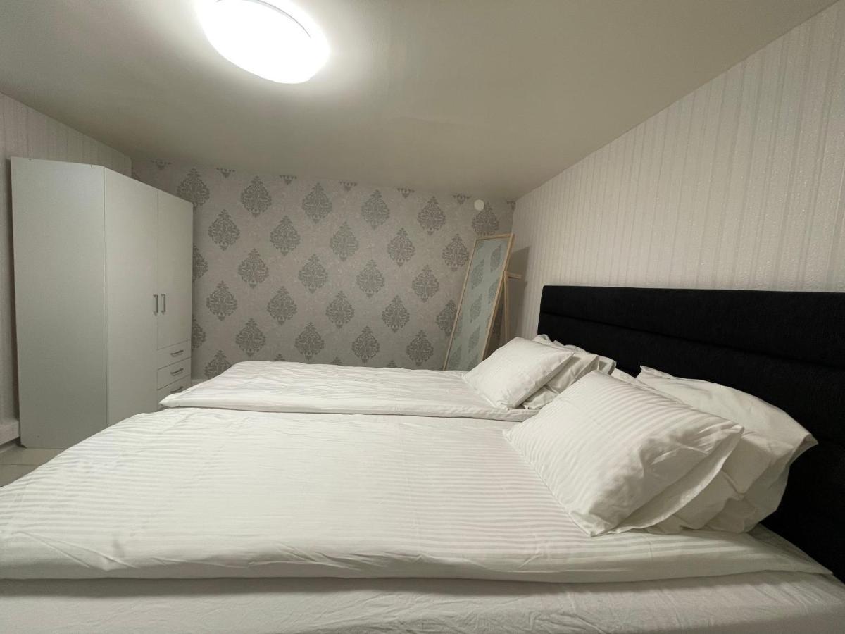 Appartement Moonlight - Trevlig Kallarlagenhet à Broby Extérieur photo