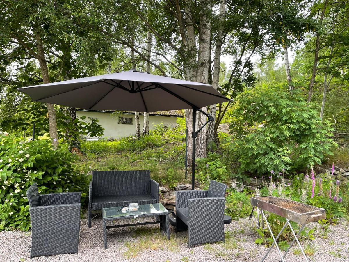 Appartement Moonlight - Trevlig Kallarlagenhet à Broby Extérieur photo