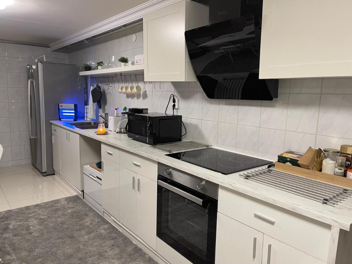 Appartement Moonlight - Trevlig Kallarlagenhet à Broby Extérieur photo